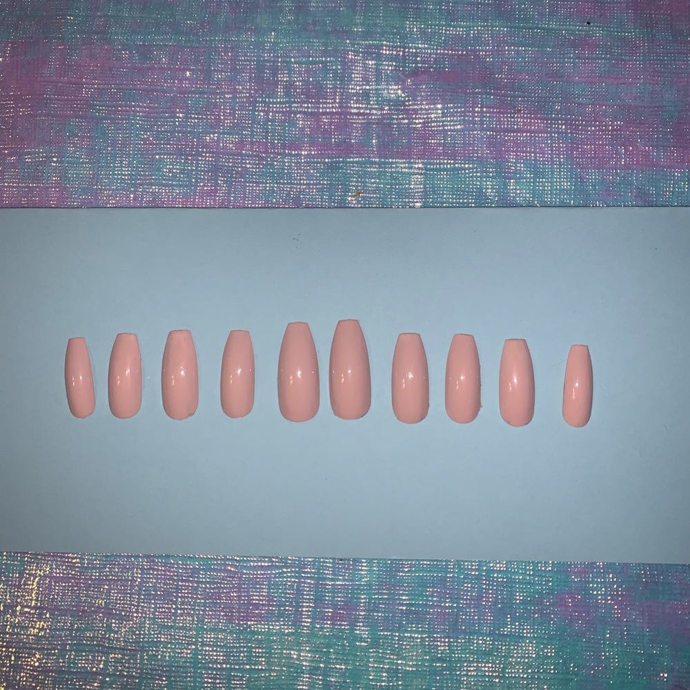 Press on nails